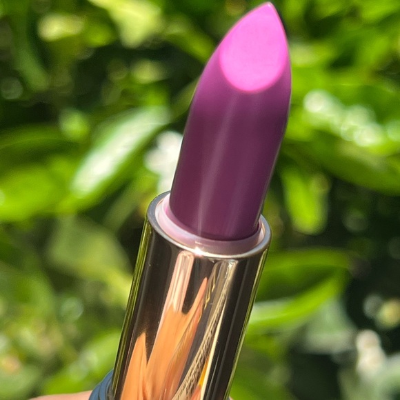 Lipstick - Picture 9 of 16